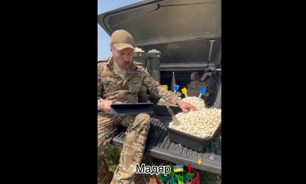 VIDEO Urnebesno: Pogledajte kako ukrajinski vojnici na bojišnici prate vijesti iz Rusije