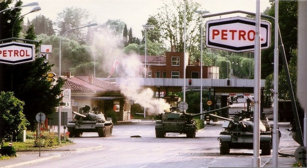 Slovenci im podvalili 'partizansku foru'!  JNA krenula tenkovima na Sloveniju, pa se osramotila