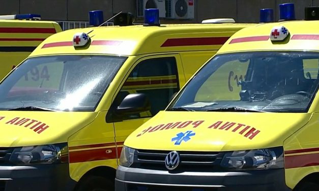 Prometna nesreća u Požegi: Sudarila se dva automobila, dvije osobe prevezene su u bolnicu