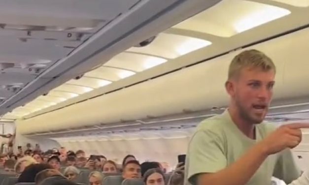 VIDEO Na letu iz Zadra pokušao otvoriti vrata aviona