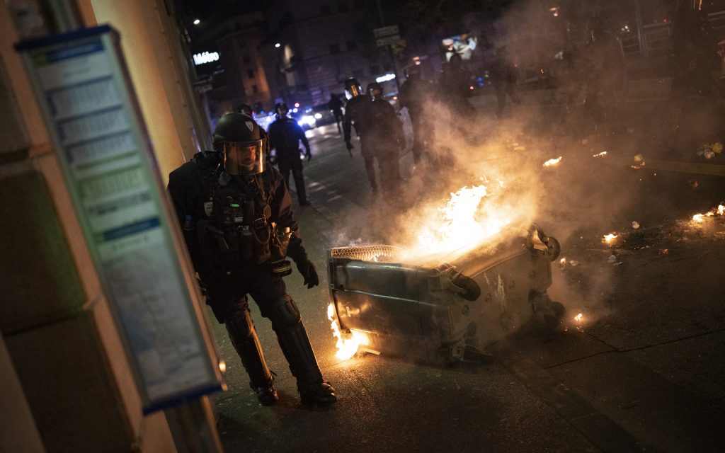 (VIDEO) Marseille pokošen nasilnom prosvjedom: Trgovci barikadiraju izloge, policajci suzavcem tjeraju bijesnu gomilu