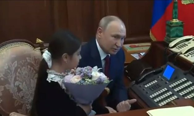 Neobičan prizor iz Moskve: Putin ugostio osmogodišnju djevojčicu