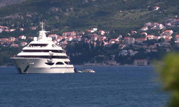 Nevjerojatna priča s juga Hrvatske: Luksuzne jahte danima usidrene za
