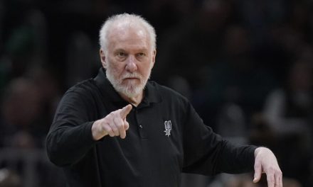 Vrhovni djedica: Gregg Popovich ima 74 godine, no potpisao je petogodišnji ugovor sa Spursima