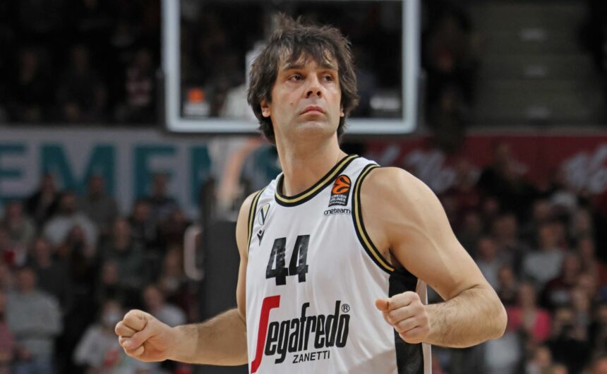 Teodosić se nakon 16 godina vratio u srpsku košarku.  Potpisao je ugovor sa Crvenom zvezdom