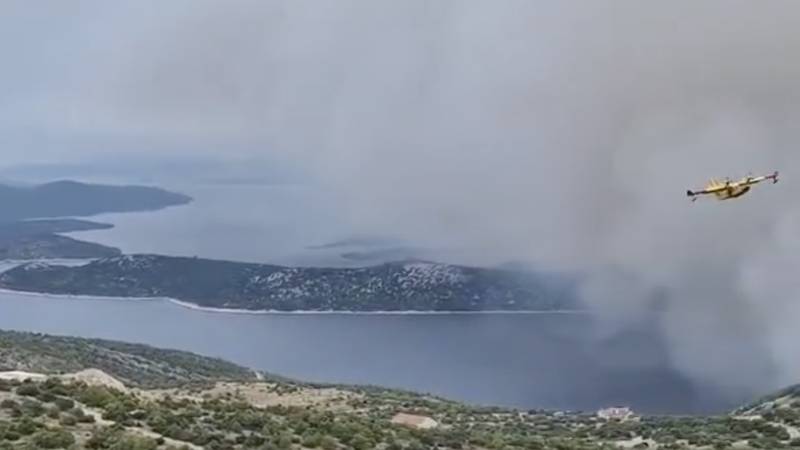 VIDEO Katastrofa u Grebaštici: U Buktinji ozlijeđeno troje vatrogasaca, oštećeno 7 kuća