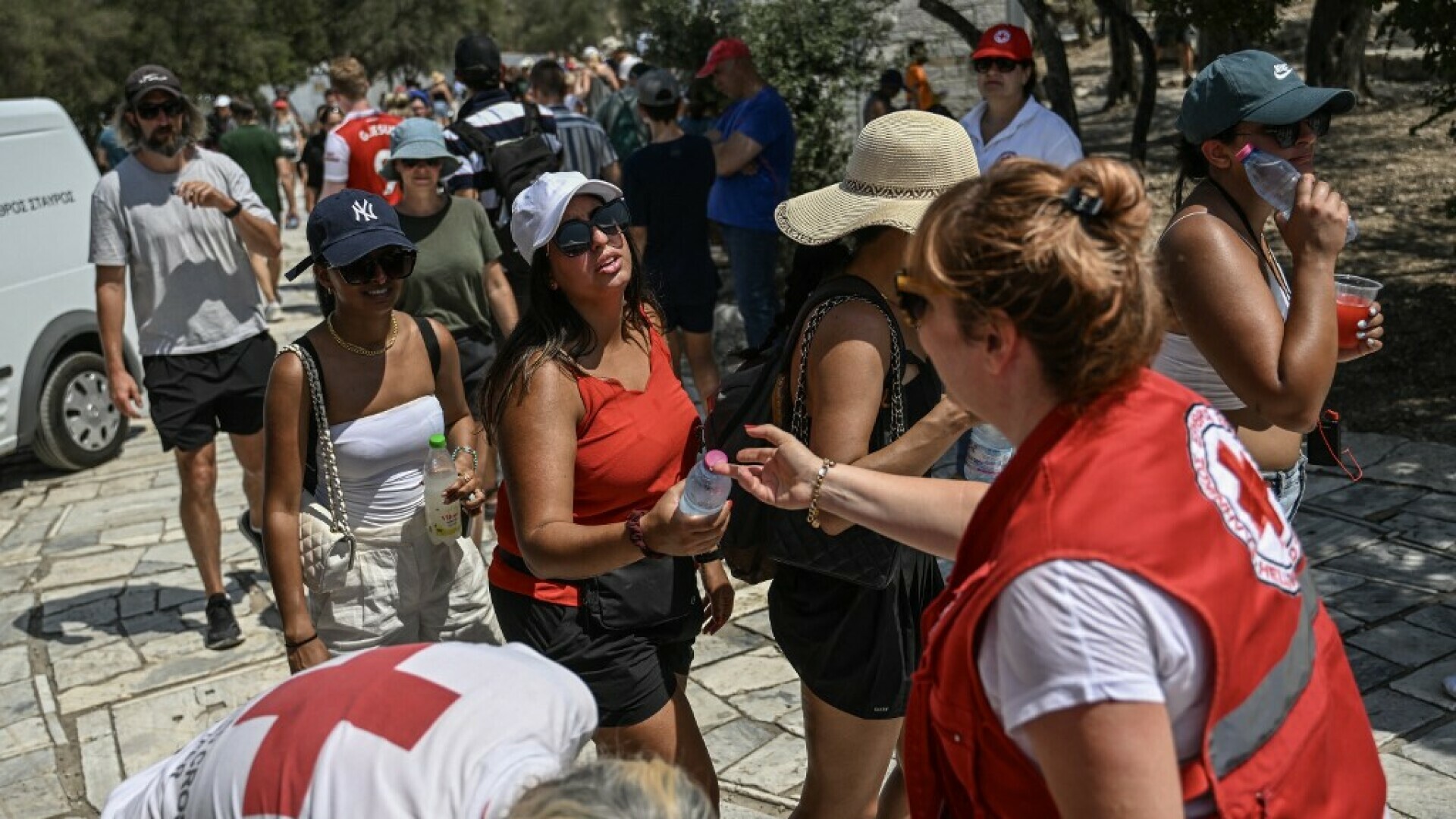 Grci zbog vrućine zatvorili Akropolu, meteorolozi predviđaju da će Haron srušiti temperaturni rekord od 48 stupnjeva