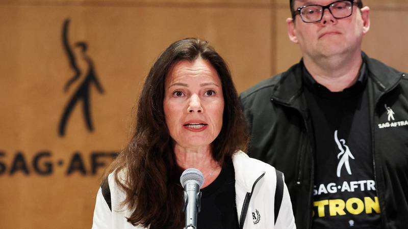 'Dadilja' Fran Drescher držala je emotivan govor na prosvjedu: 'Direktori im zarađuju milijune'