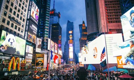 Plakat domaće nagrađivane agencije izložen na Times Squareu