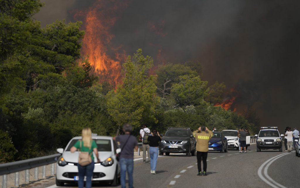 Hrvatska šalje kanader u Grčku: Požar oko Atene izvan kontrole