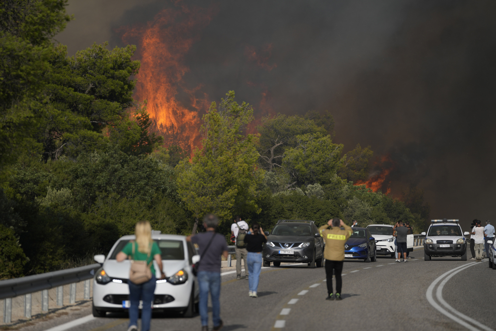 Hrvatska šalje kanader u Grčku: Požar oko Atene izvan kontrole