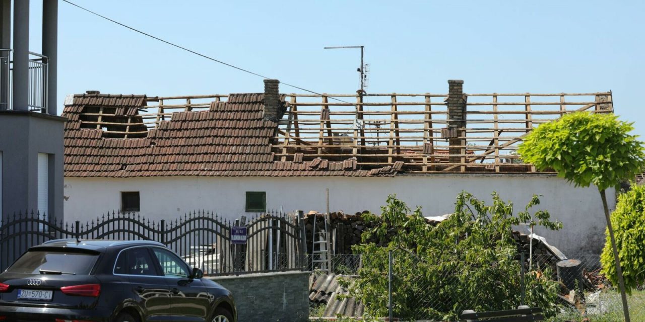 Problemi zbog nevremena na istoku Hrvatske: Dva muškarca pala s krova