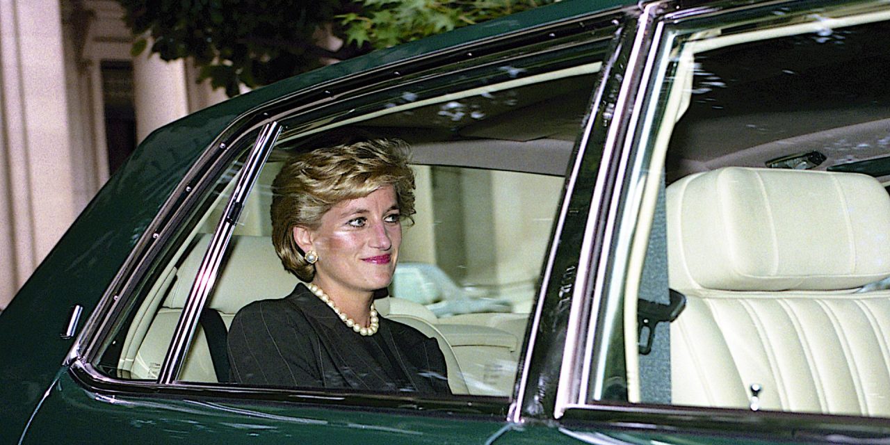 Zloglasni džemper ‘crna ovca‘ princeze Diane na aukciji Sotheby‘sa