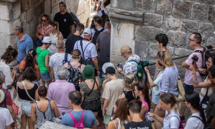 U sedam mjeseci deset posto više turista no lani, četiri posto više noćenja, najviše u ovih pet gradova