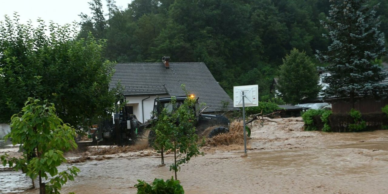 FOTO/VIDEO Poplave paralizirale Sloveniju, ima mrtvih. Najavljeno divljanje rijeke koja protječe i kroz Hrvatsku