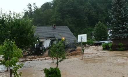 FOTO/VIDEO Poplave paralizirale Sloveniju, ima mrtvih. Najavljeno divljanje rijeke koja protječe i kroz Hrvatsku