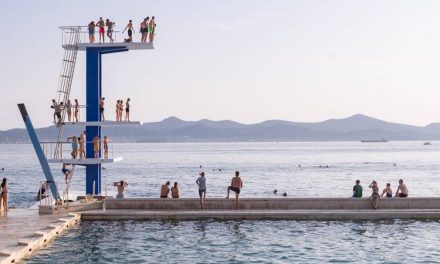 Na omiljenoj zadarskoj plaži izviru fekalije i širi se zaraza: Otkrili i otkud dolaze fekalije