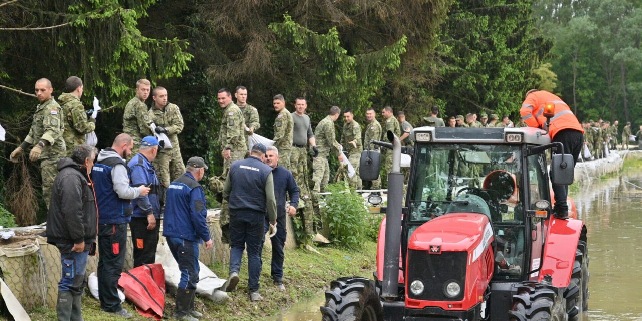 Izmjerene povijesno visoke razine Drave: Rijeka odsjekla naselje, istok Hrvatske se priprema za vrhunac vala