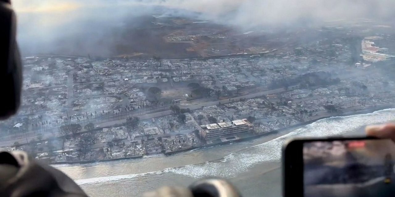 FOTO/VIDEO Požar razorio grad na Havajima: Ljudi se bacaju u ocean, tisuće evakuirane, vatrena buktinja spalila povijesnu jezgru