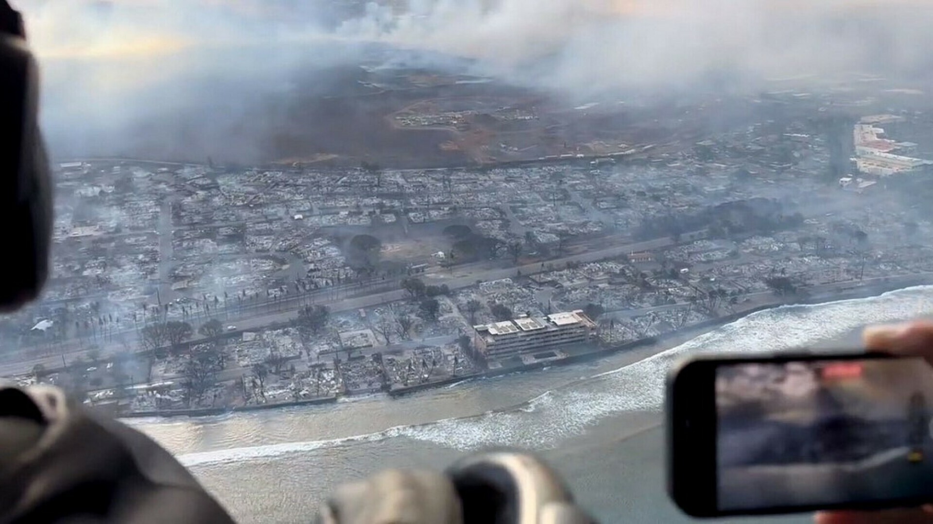 FOTO/VIDEO Požar razorio grad na Havajima: Ljudi se bacaju u ocean, tisuće evakuirane, vatrena buktinja spalila povijesnu jezgru