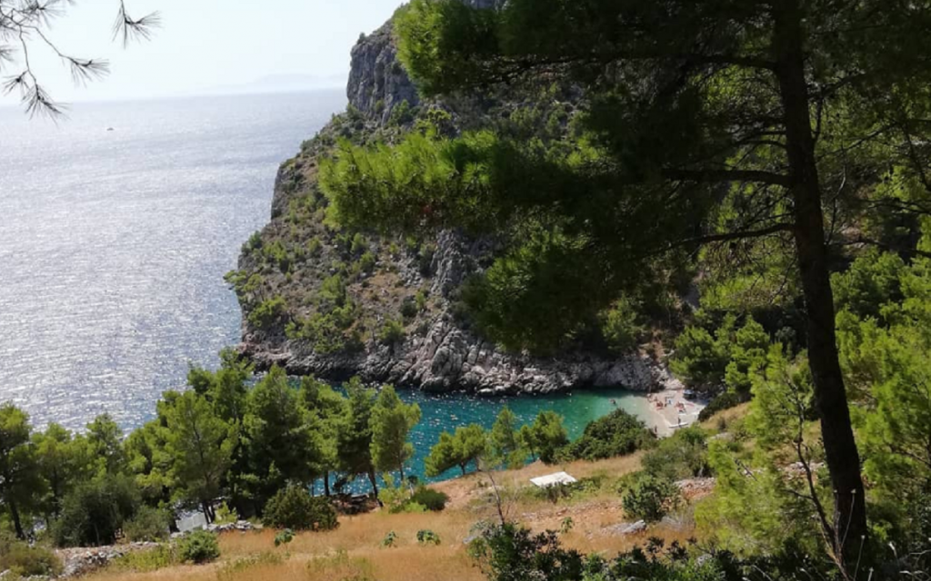 Nerazvikani i skriveni biser jednog od naših razvikanih otoka: Do nestvarno lijepe uvale moguće je doći samo pješice i morem