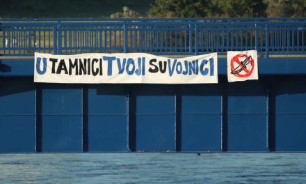 FOTO Podrška BBB-ima u Grčkoj osvanula na mostu iznad Save! ‘U tamnici tvoji su vojnici’