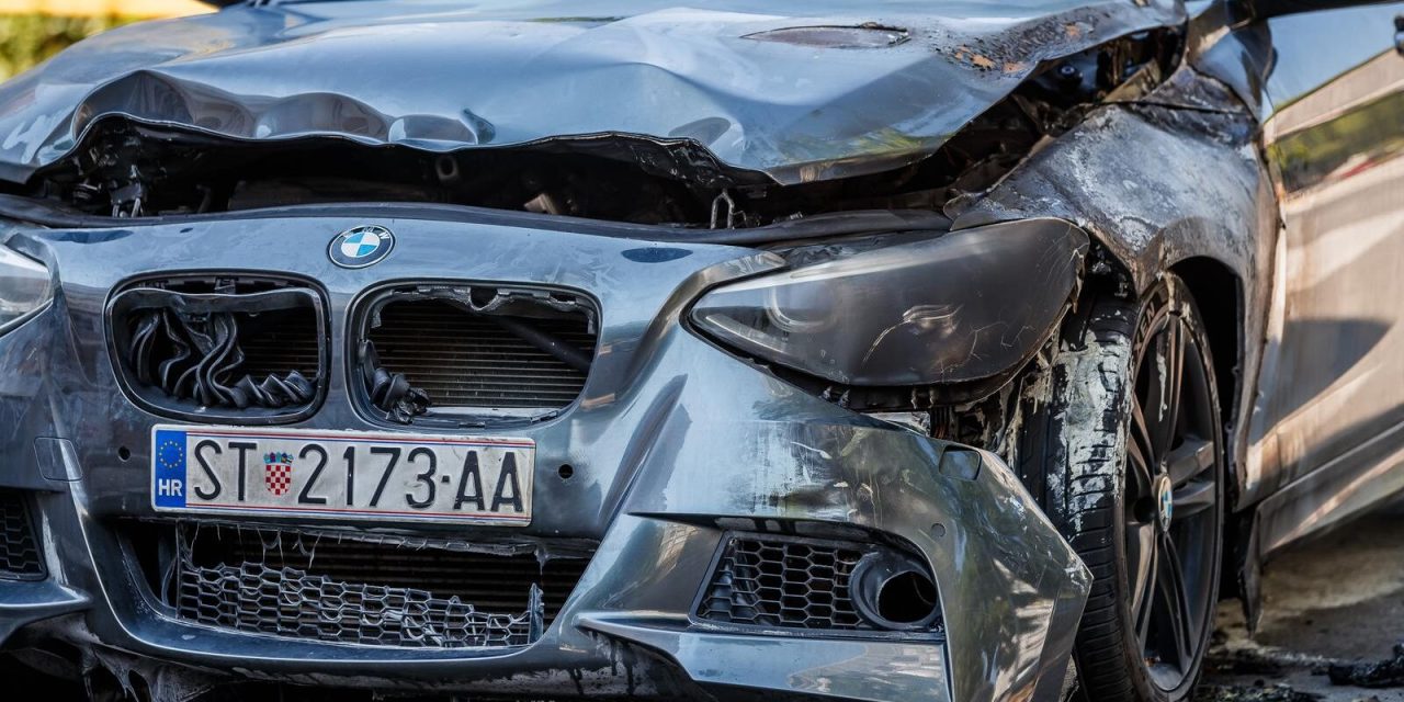 FOTO: U centru Splita planuo skupocjeni BMW, policija potvrdila uzrok požara