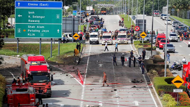 VIDEO Užas u Maleziji: Avion se srušio na autocestu, 10 mrtvih