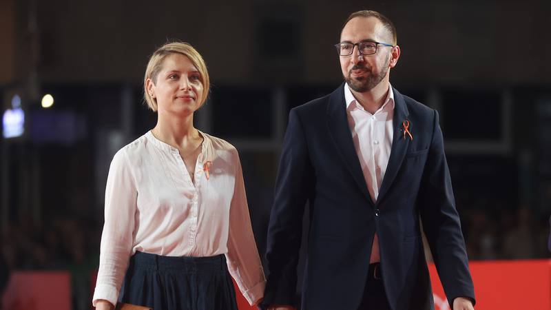 Tomašević je sa suprugom Ivom stigao na Sarajevo film festival: Držali su se za ruke i smješkali