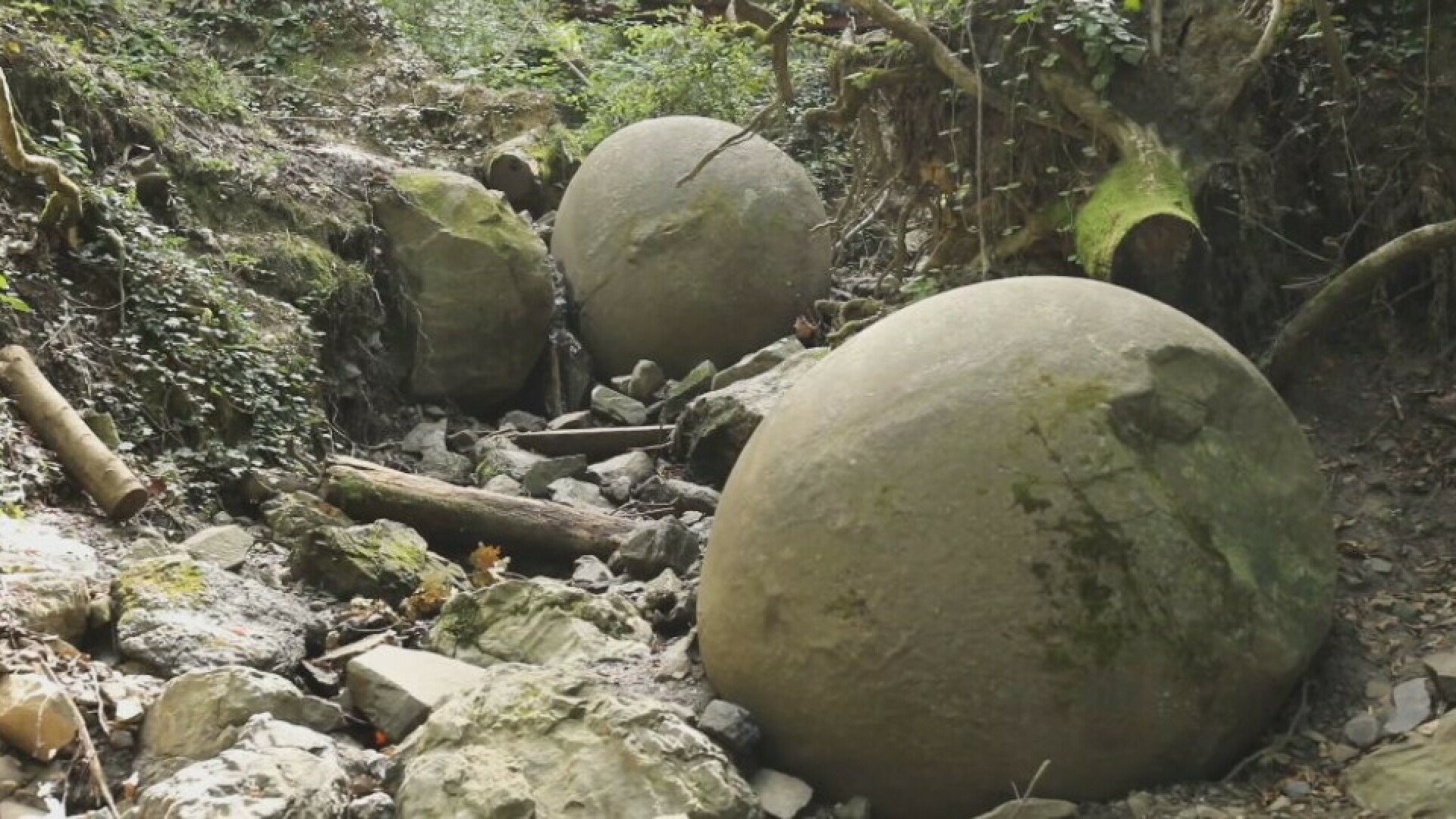 Prirodni fenomen ili vanzemaljci? Pojavile se misteriozne kamene kugle u BiH