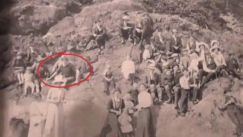 Misteriozna fotka iz 1917.: ‘Ovaj tip… Pa pogledajte mu odjeću  i frizuru. Nije on iz tog vremena’
