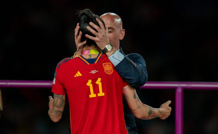 Koban poljubac: FIFA je otvorila disciplinski postupak protiv predsjednika španjolskog Saveza