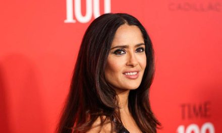 Salma Hayek i dalje uživa u ljetu i hvali se linijom: ‘Ti ne stariš, ma nevjerojatna si…’