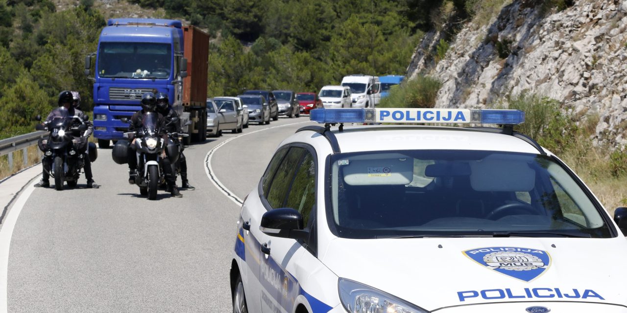 Teška nesreća u tunelu, promet zatvoren u oba smjera