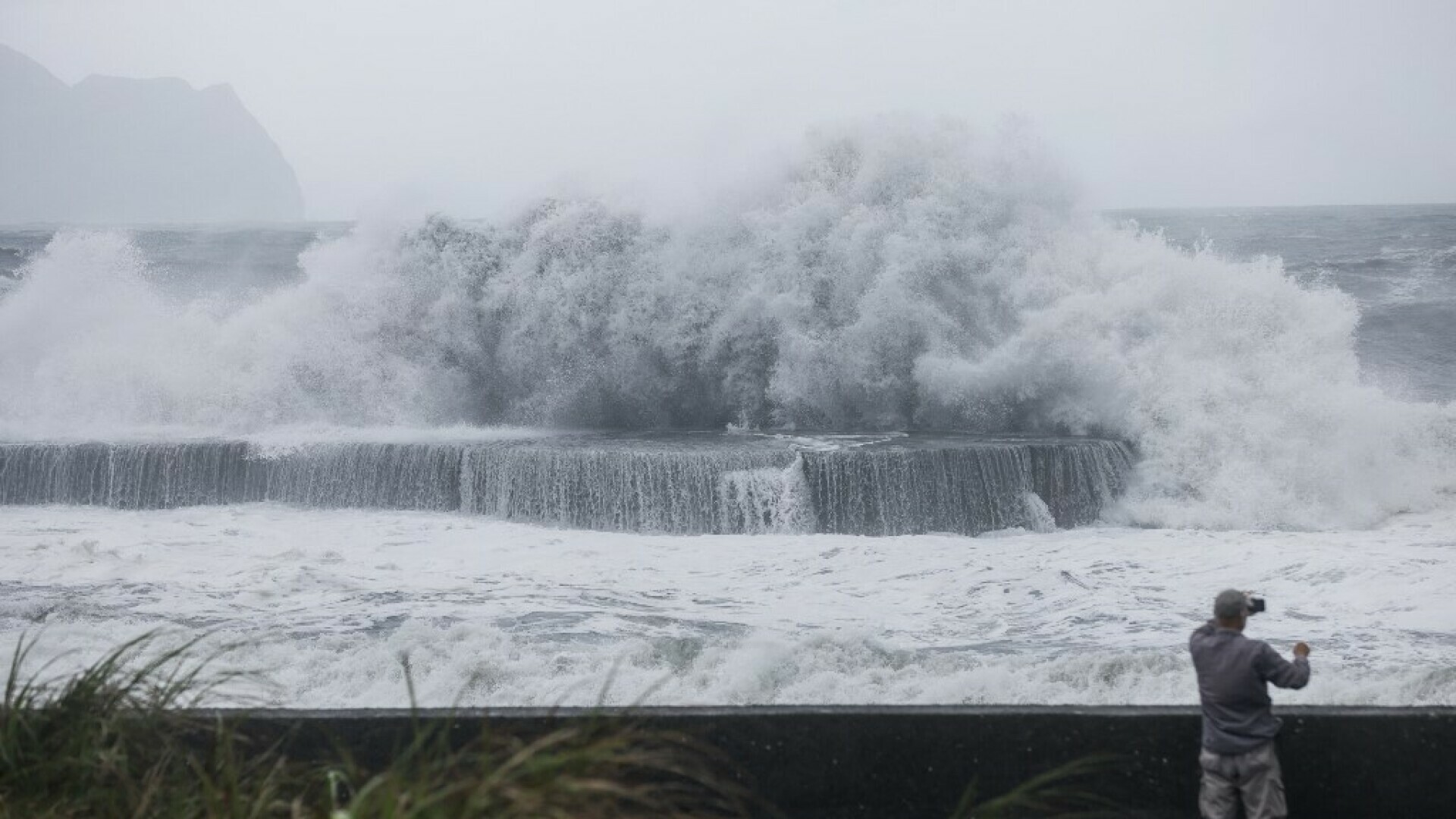 Tajvan se priprema za tajfun: Evakuirane tisuće ljudi, otkazani letovi i trajektne linije