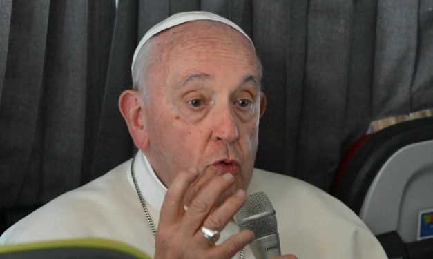 Papa se vratio u Vatikan, objasnio da je porukom o “velikoj Rusiji” mislio na kulturu