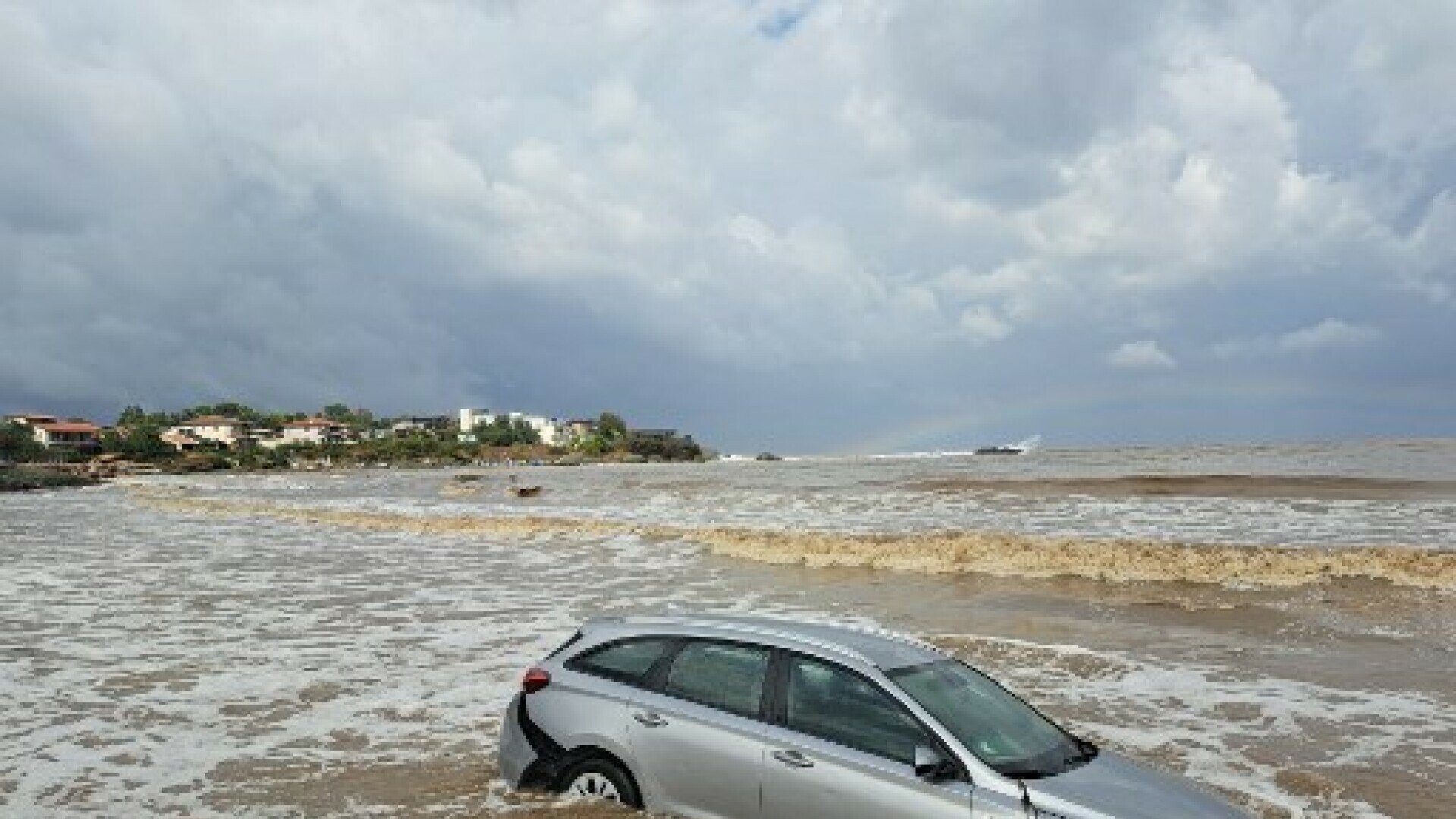 Potop u Bugarskoj i Turskoj: Broje mrtve i nestale, gradovi i otoci u vodi