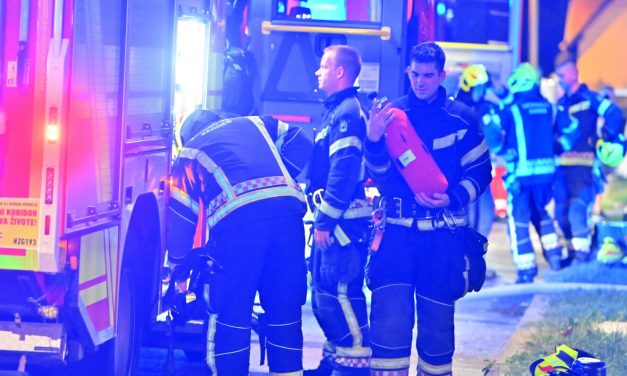 FOTO Požar u stanu u Zagrebu gasilo sedam vatrogasnih vozila: Troje ljudi ozlijeđeno