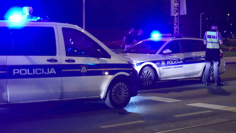 Dvoje mrtvih u Istri: Sletio niz padinu, automobil se zapalio