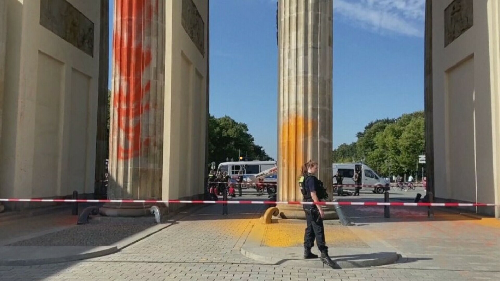 Prosvjednici u vatrogasne aparate stavili boju pa poprskali simbol Berlina: ”Došlo je vrijeme za politički zaokret”