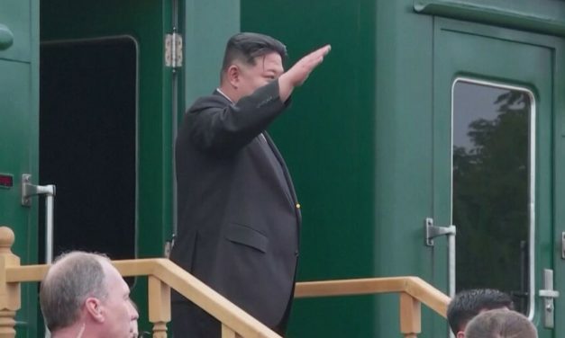 Kim Jong Un se vraća u Sjevernu Koreju: Posjet Rusiji završio na crvenom tepihu i uz zvuk orkestra
