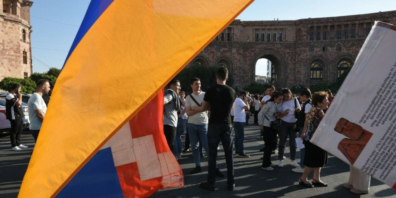 U borbama u Nagorno Karabahu poginulo 25 ljudi, Armenci traže ostavku premijera