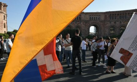 U borbama u Nagorno Karabahu poginulo 25 ljudi, Armenci traže ostavku premijera