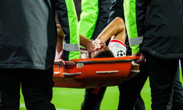 Problemi u Rotterdamu: Luka Ivanušec na nosilima iznesen s terena i to u 89. minuti susreta