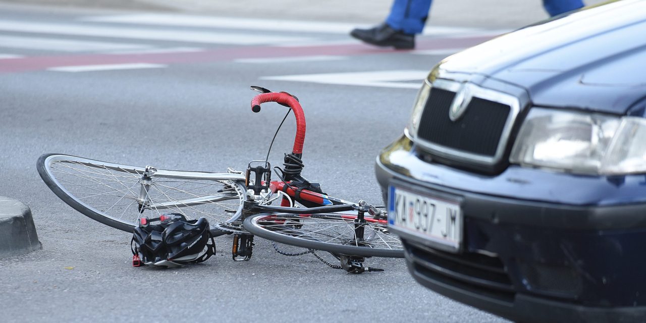 Teška prometna kod Omiša: Automobil naletio na biciklista, poginuo je