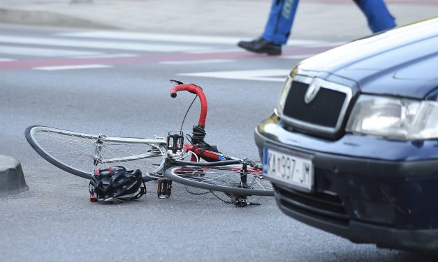 Teška prometna kod Omiša: Automobil naletio na biciklista, poginuo je