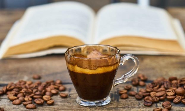 Staklene šalice za kavu – Elegantan dodir vašem jutarnjem ritualu