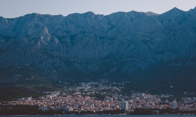 A Coastal Prelude: Your Effortless Journey from Split Airport to Makarska
