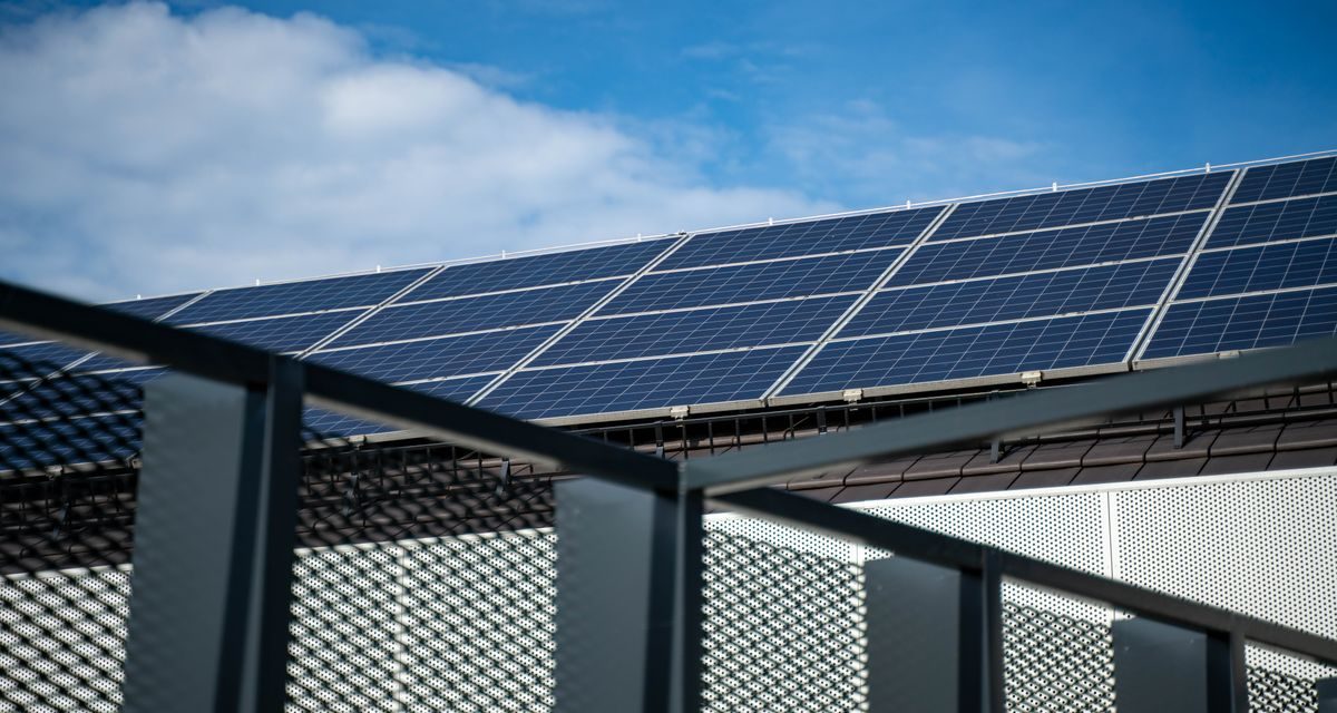 Uložili ste u solarne panele? Nemojte njihovo održavanje prepustiti samo kiši