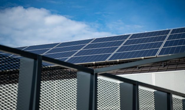 Uložili ste u solarne panele? Nemojte njihovo održavanje prepustiti samo kiši